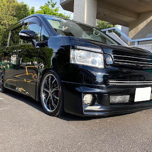 ヴォクシー ZRR70W