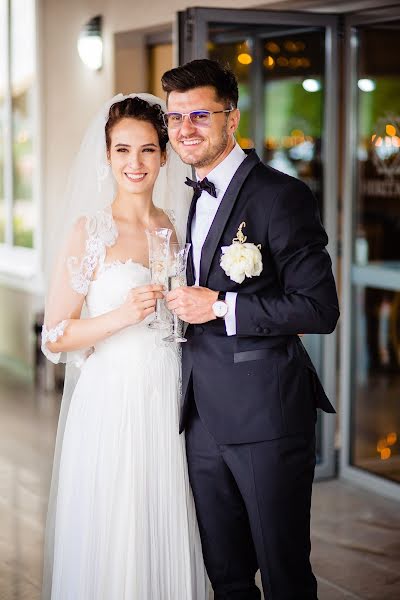 Wedding photographer Alex Constantinescu (lensofalex). Photo of 10 April 2020