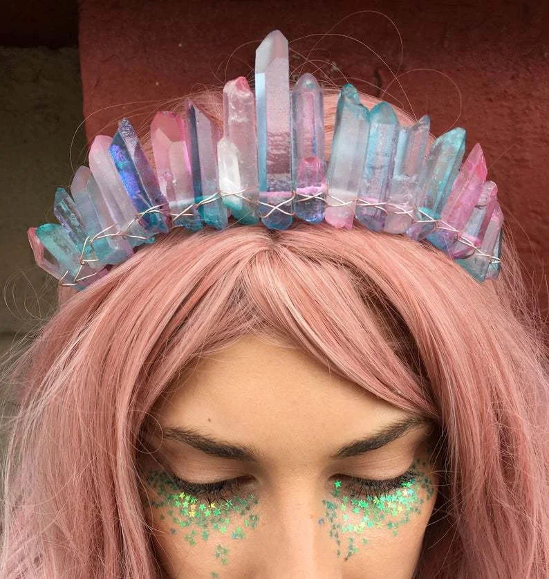 Serre-tête couronne en cristal bleu violet sirène électroplaqué. Élégance et brillance pour vos cheveux, parfait pour les occasions festives.