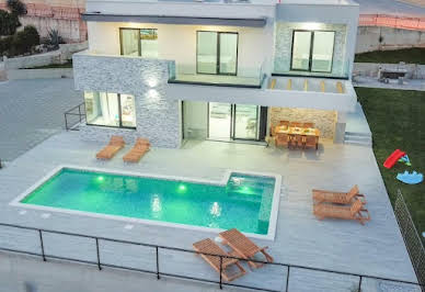 House with pool and terrace 2