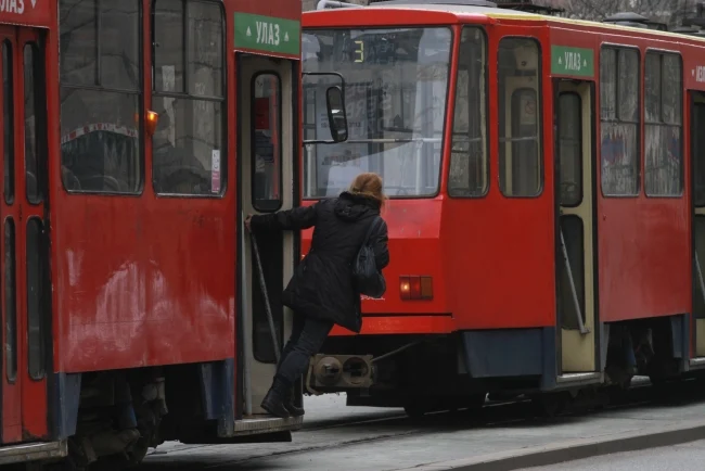 Tramvaj oborio ženu na Autokomandi