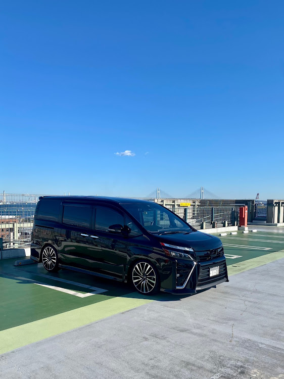 ヴォクシーの愛車のお尻はこんな感じ・屋上マニア・202ブラックマニア・Reliable crewに関するカスタム事例の投稿画像6枚目