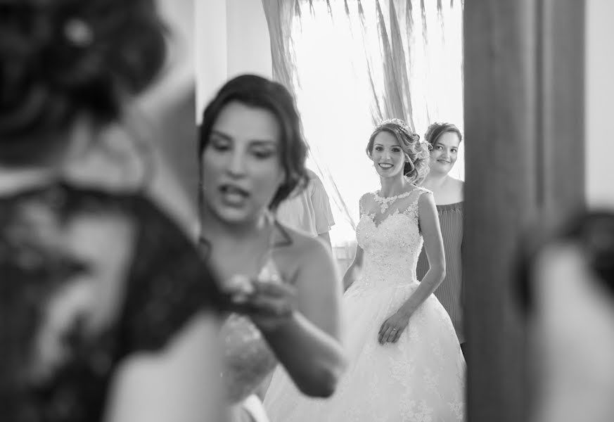 Fotógrafo de bodas Onti Toulis (1000words). Foto del 14 de septiembre 2018