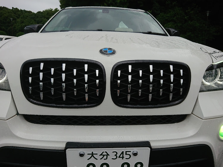 X5の貧乏サラリーマンのX5・ダイヤモンドグリル・梅雨明けんかい・グリル交換・昨日の動画をアップした記憶がないｗに関するカスタム事例の投稿画像7枚目