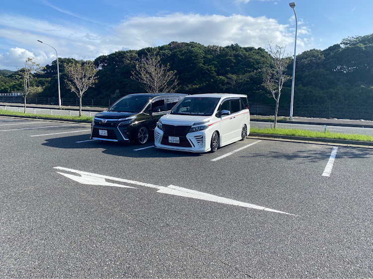 ヴォクシーの我流ファミリー・チームピンスト・秋の気配・とにかくスタンバイOK🕺に関するカスタム事例の投稿画像4枚目