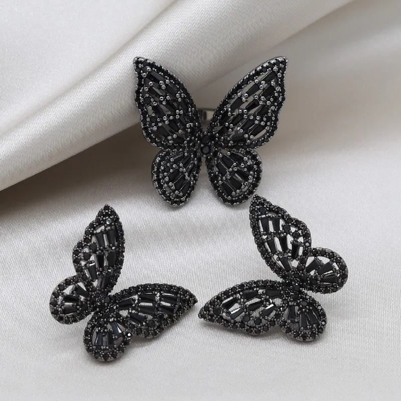 Schwarzes Kristall-Schmetterlingsring-Ohrring-Set für Damen. Funkelnde Eleganz für jeden Anlass. Schmuck-Set für Frauen.