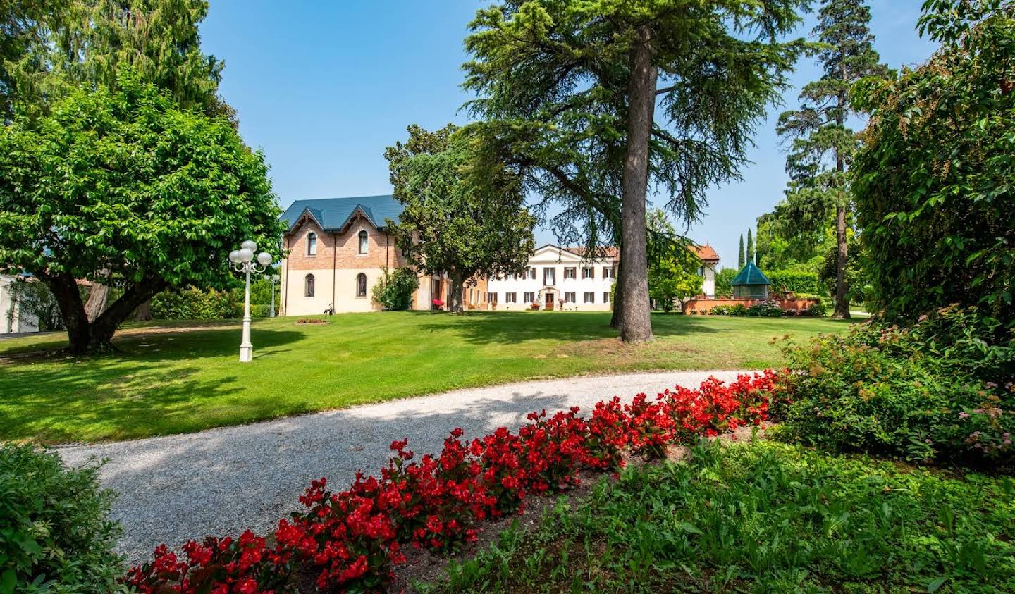 Villa with pool and garden Vittorio Veneto