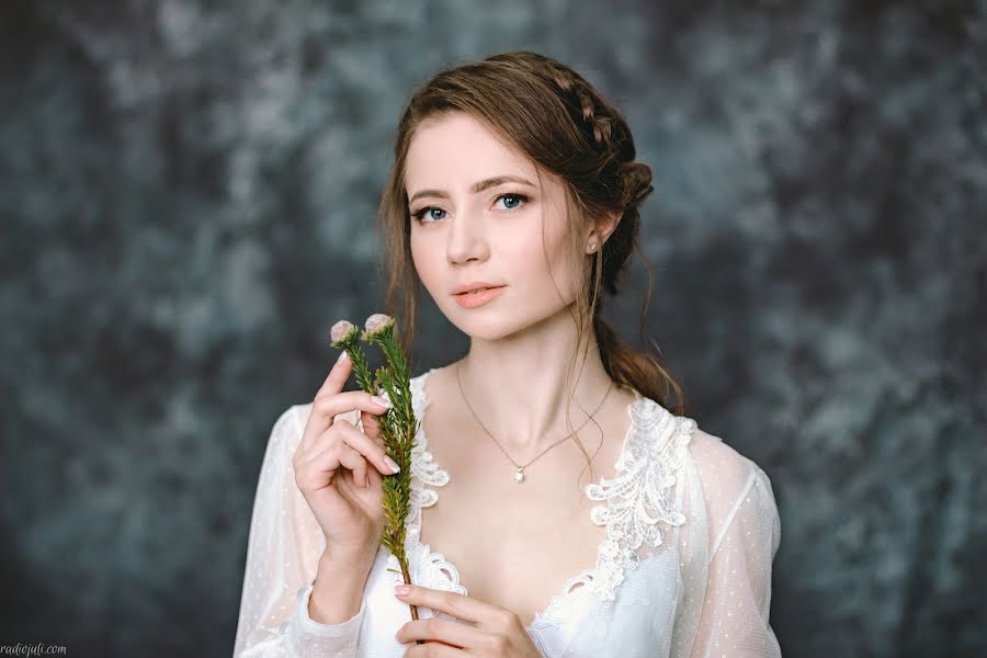 Fotógrafo de casamento Yuliia Rastvorova (radiojuli). Foto de 3 de março 2017