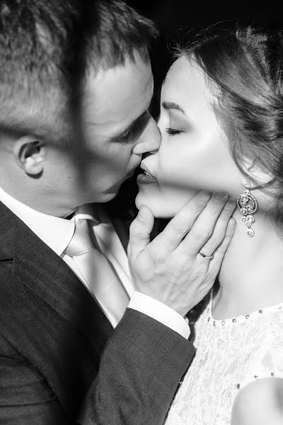 結婚式の写真家Natasha Fedoseeva (samullllee)。2016 8月30日の写真