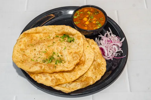 Chole Bhature [4 Bhature]