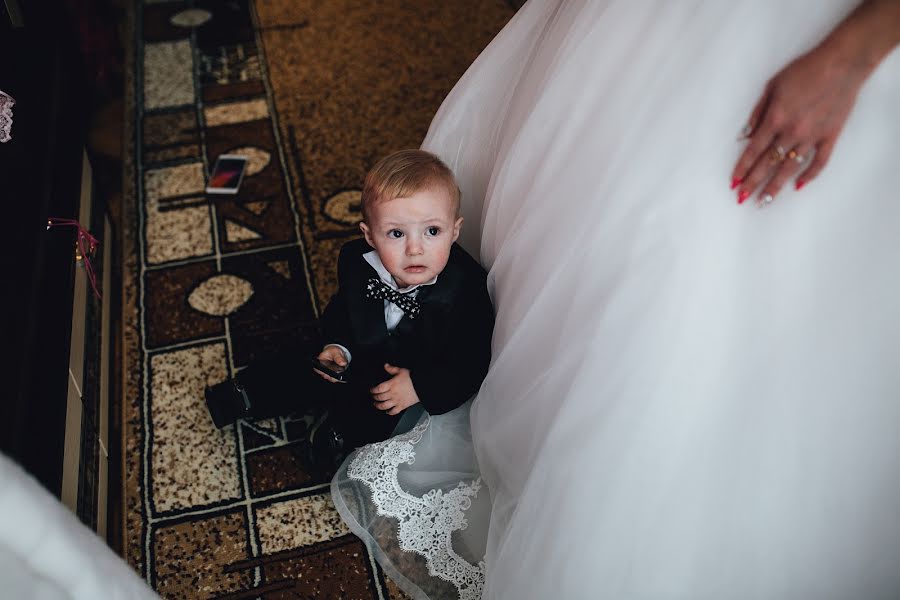 Fotógrafo de casamento Kseniya Ulyanova (ksyuhanichka35). Foto de 3 de junho 2018