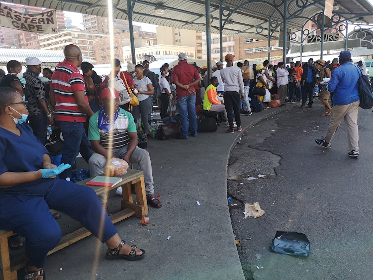 People waiting for taxis to the Eastern Cape hours before the national lockdown.