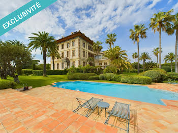 château à Saint-Tropez (83)