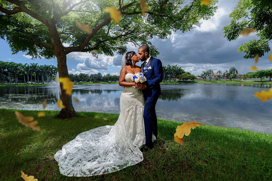 Fotografo di matrimoni Bruno Urbina (brunoneptuno). Foto del 23 marzo