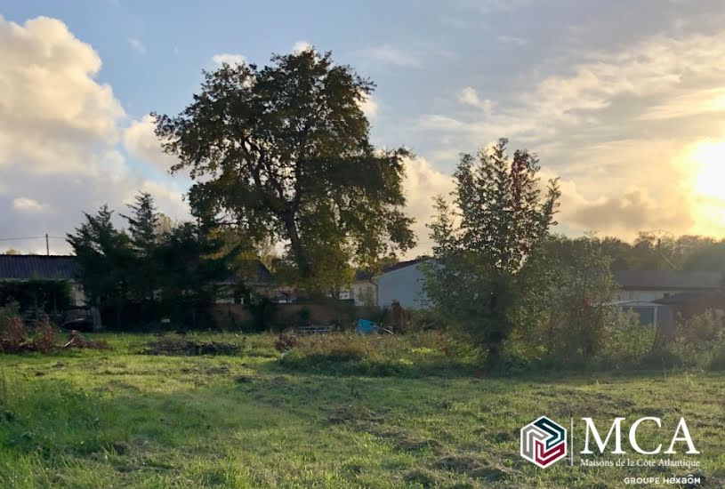  Vente Terrain + Maison - Terrain : 830m² - Maison : 90m² à Saint-Estèphe (33180) 