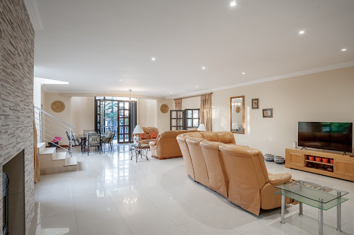 House with terrace 2