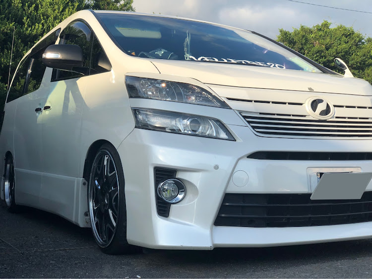 ヴェルファイアのDIY・車高調整に関するカスタム事例の投稿画像1枚目