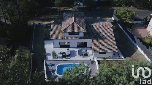 Maison avec piscine et terrasse 2