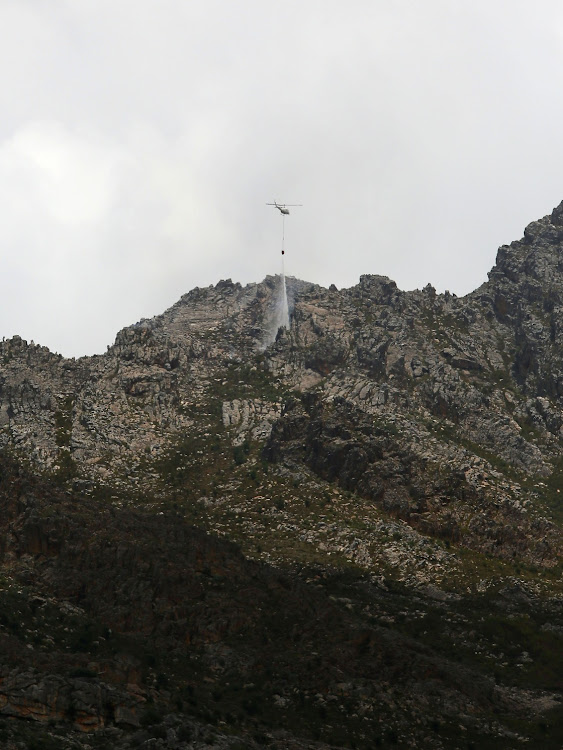 A mountain fire in the Skurweberg mountains between Wolsley and Ceres in the Western Cape is being dowsed by helicopters.