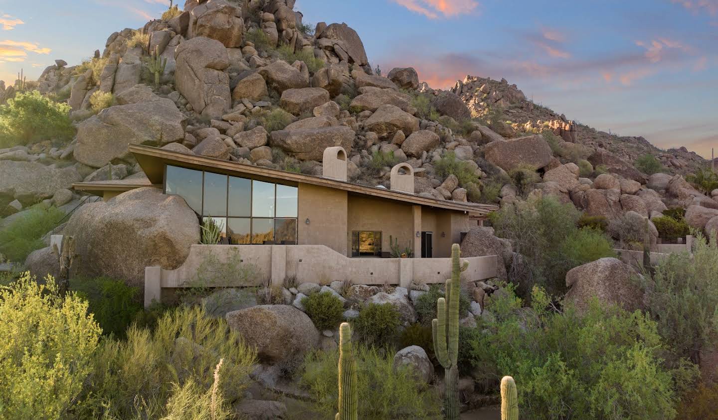 House with pool Carefree