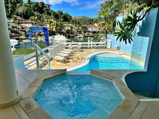House with pool 2