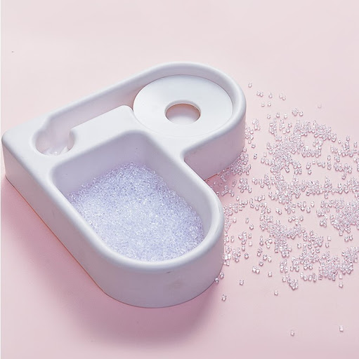Title 3, Durable and easy-to-clean plastic pet drinking ...