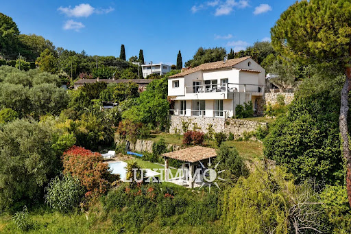Villa with pool 1