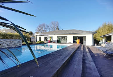 House with pool and terrace 8