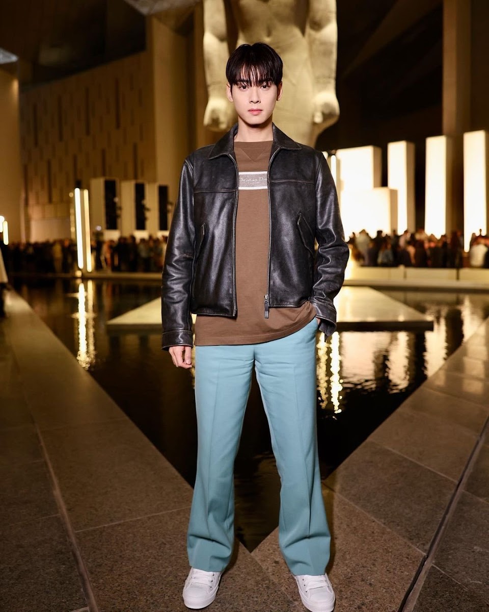 ASTRO's 'otherworldly' Cha Eun Woo overtakes Dior event: 'Walking statue!