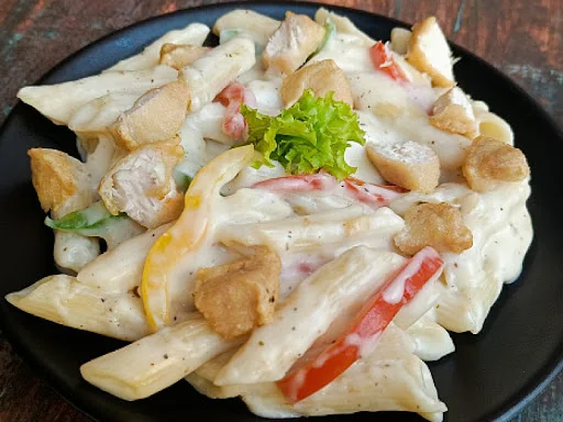 Chicken Alfredo Penne Pasta.