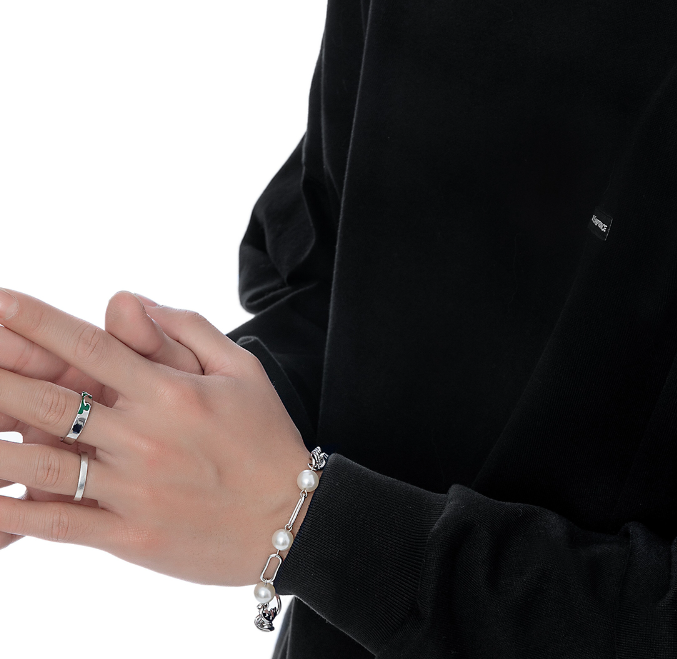 Modieuze Cubaanse armband met parels, een stijlvol accessoire om je look te versterken, ideaal voor elke gelegenheid en outfit.