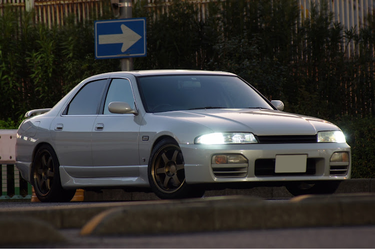 スカイラインのR33セダンの部・R33広報関東支部・朝練・大黒PAに関するカスタム事例の投稿画像1枚目