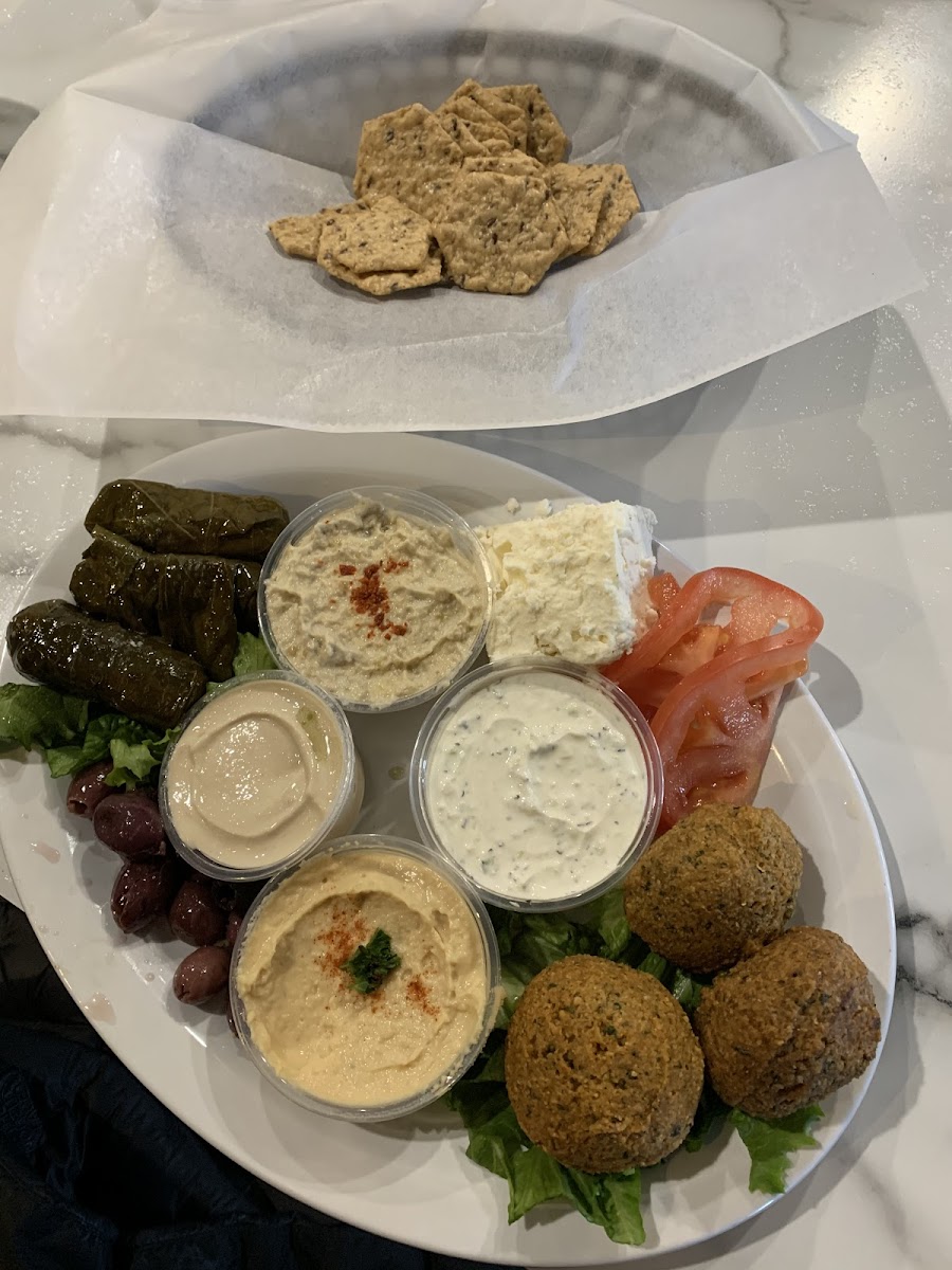 Combo plate with gf crackers instead of pita