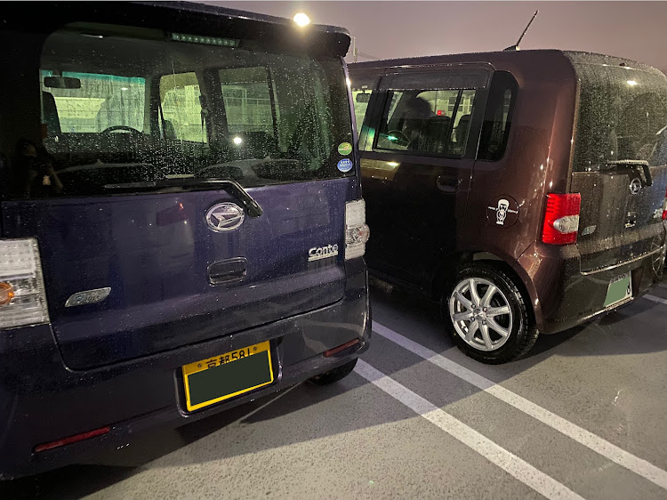 ムーヴコンテの通勤用・雨の日ショット・友達とコラボ・不意に撮った１枚・軽自動車も楽しいよねに関するカスタム事例の投稿画像1枚目
