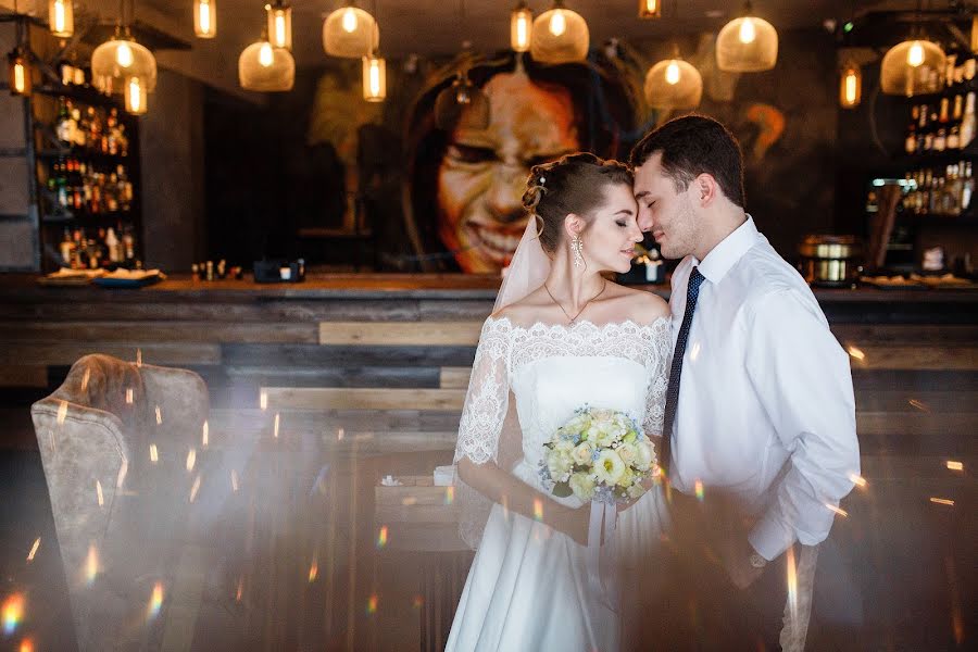 Fotógrafo de casamento Konstantin Ushakov (ushakovkostia). Foto de 6 de outubro 2016