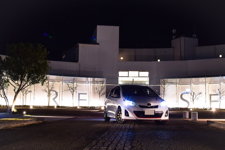 ヴィッツのdiscover_ct・20時のワクワク🤗・休日の過ごし方・助手席に一眼レフに関するカスタム事例の投稿画像1枚目