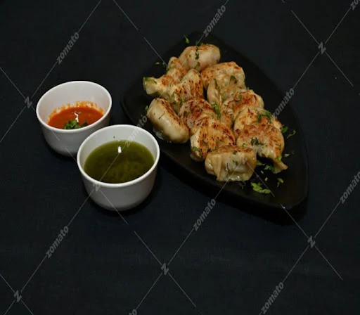 Pan Fried Chicken Momos [12 Pieces]