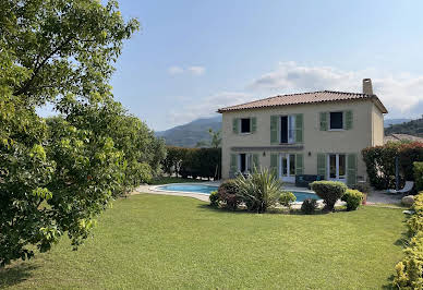 Maison avec piscine et jardin 8