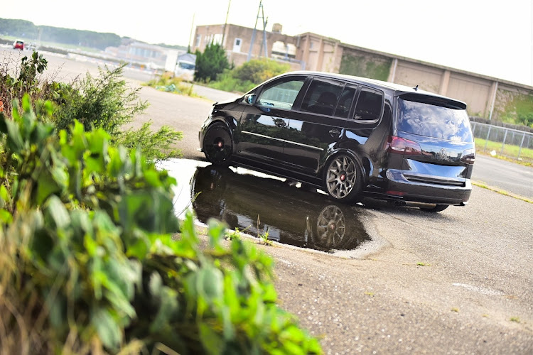 ゴルフトゥーランの和と愛車・まだ暑いですね・毎日ゲリラ豪雨・discover＿ct・なんで仕事なんだ〜😭に関するカスタム事例の投稿画像2枚目