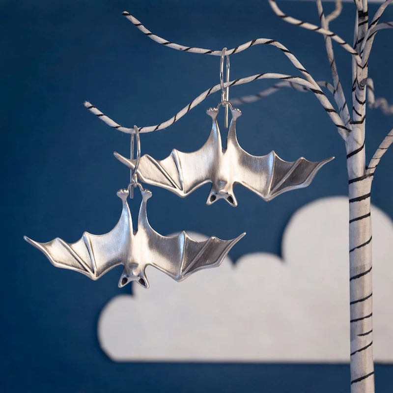 Vintage Gothic Vleermuis Hanger Oorbellen Perfecte Oorbellen voor een Mysterieuze en Elegante Look. Voeg Stijl toe aan je Outfit en Steek Er Bovenuit.