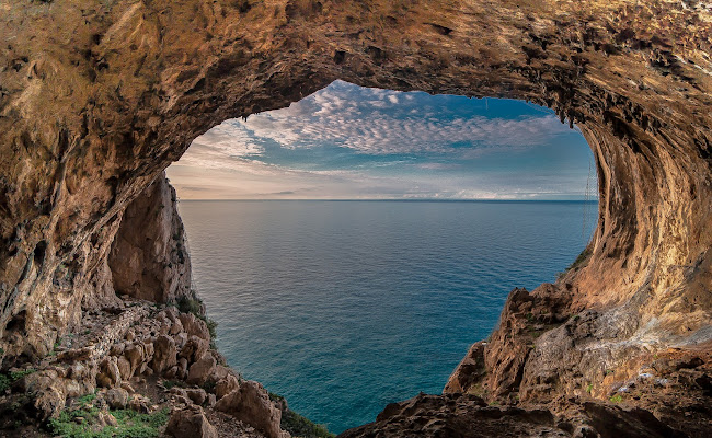 La grotta sul mare di renatoxxx