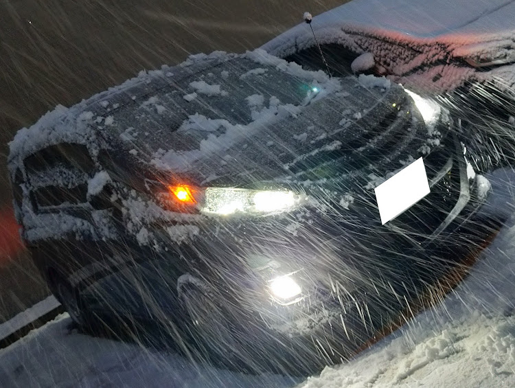 ビアンテの雪が降ってきた・どんどん降れ・DSC OFF・電車止まれ・寒いに関するカスタム事例の投稿画像1枚目