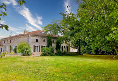 Maison avec jardin et terrasse 1