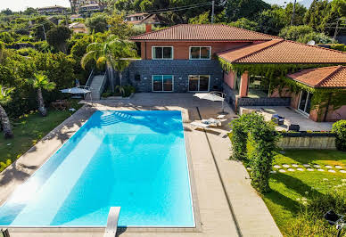 Villa avec piscine et jardin 1