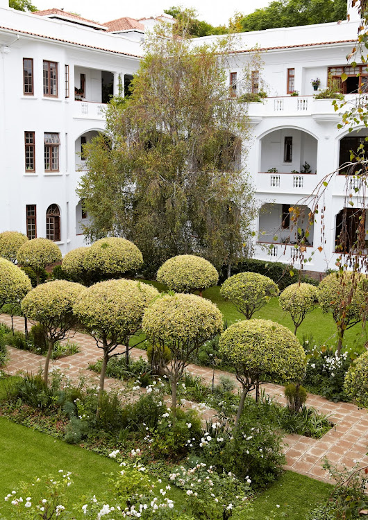 Whitehall Court’s formal inner courtyard is part of its appeal as one of Johannesburg’s few genuinely impressive examples of neoclassical Edwardian architecture. For many years it was Killarney’s only heritage building.