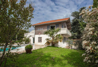 Maison avec piscine et terrasse 15