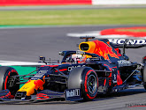 Max Verstappen wint in eigen land en neemt WK-leiding over van Lewis Hamilton