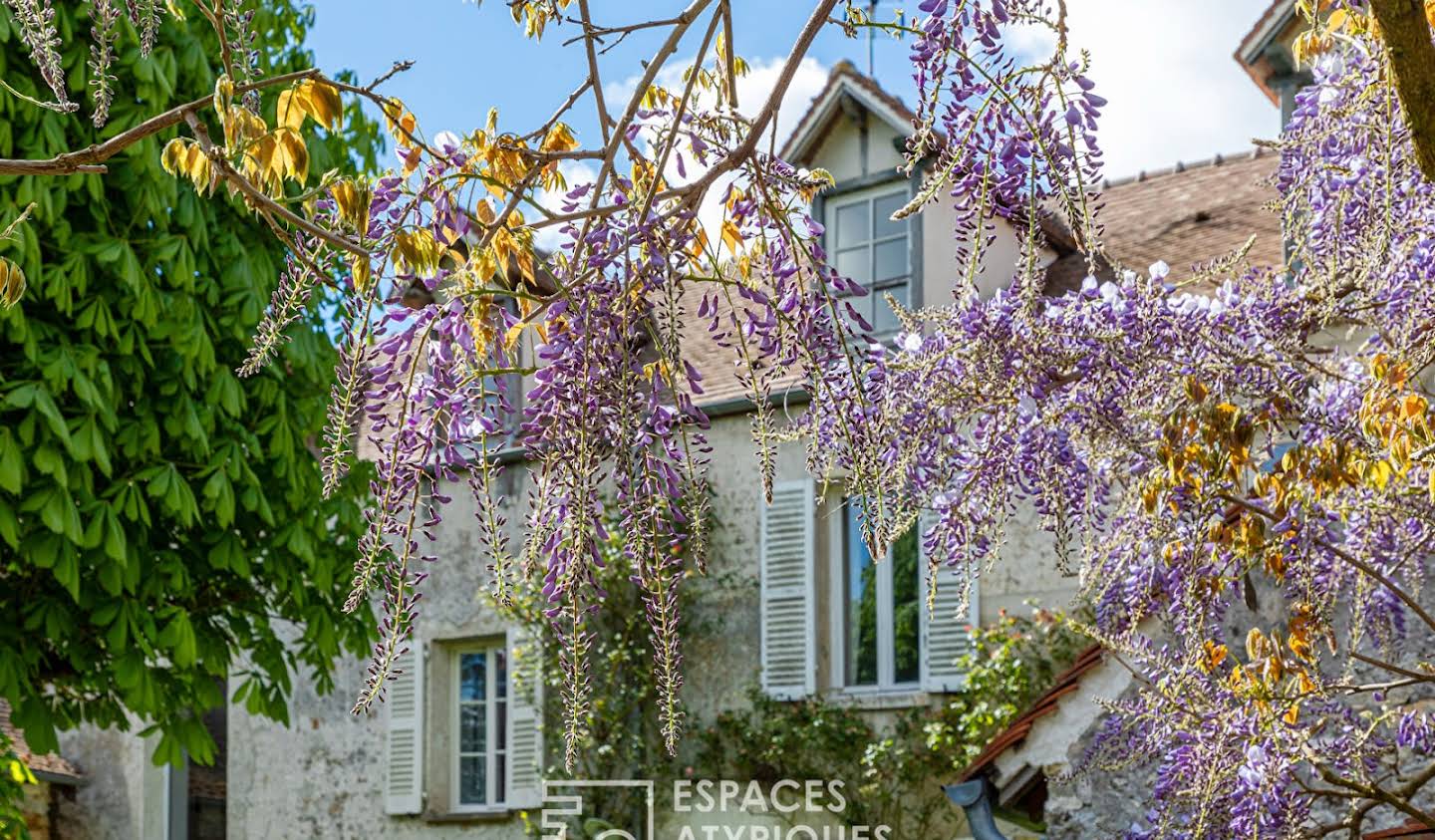 House with terrace Aincourt