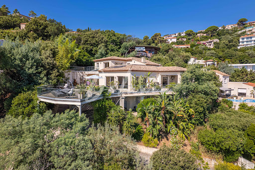 Villa with pool and terrace 2