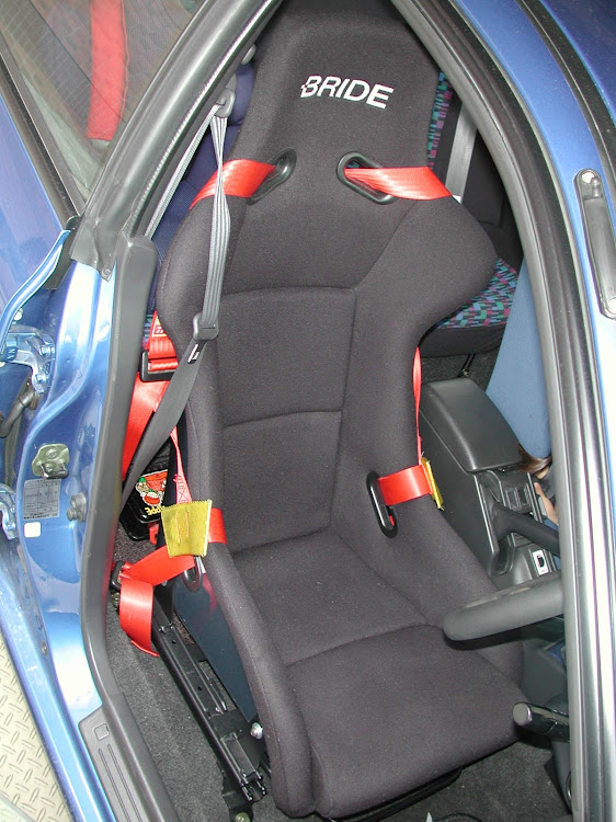 インプレッサ WRX STIのDIY・シート交換・GC8Gに関するカスタム事例の投稿画像1枚目